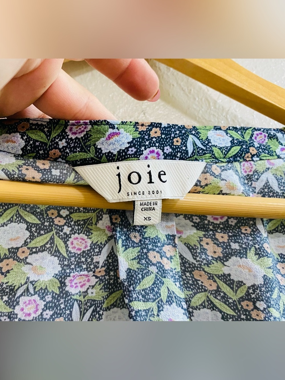 Joie Talma Floral Button Front Blouse with Long Balloon Sleeves Size XS - Picture 3 of 10